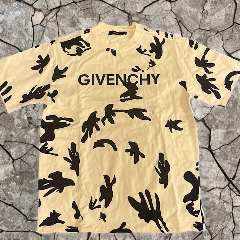 Real Givenchy Men’s T-Shirt Size Large in Mint Condition and 100% Authentic.